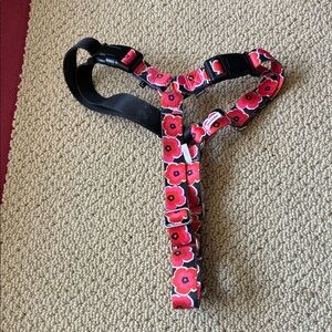 PetSafe Easy Walk Chic Poppies Dog Harness. Floral Red & Pink